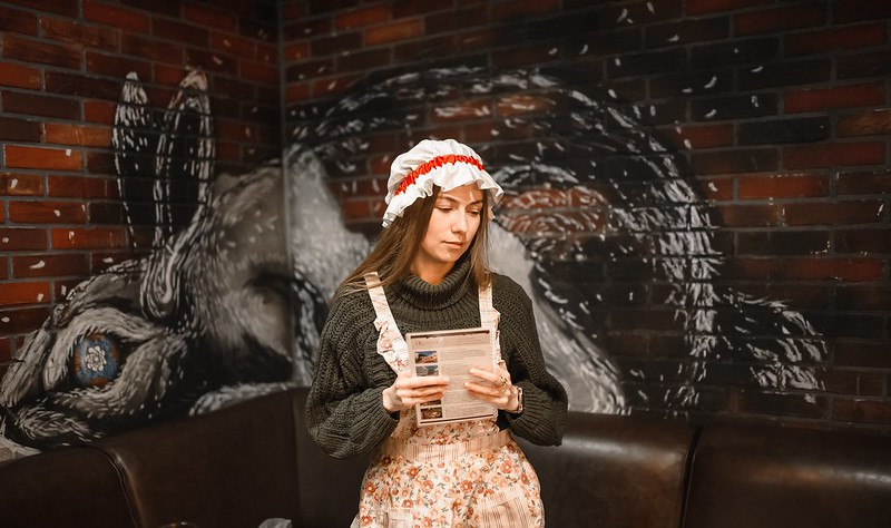 Выездные квесты на Международный женский день: организаторы проводят игру в школе Ярославле