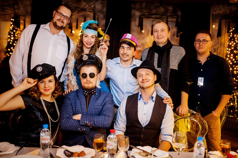 Команда компании празднует Новый год в ресторане Yaroslavl